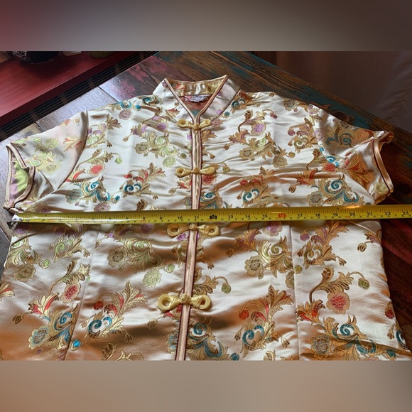 Chinese Traditional Silk Blouse - Picture 3 of 7